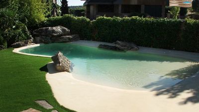 ¿Cómo transformar nuestro jardín en una playa?