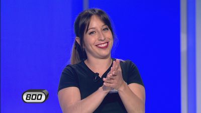 Suena la música y...¡Los concursantes no pueden resistirse a bailar!