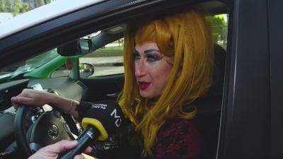 Los taxistas madrileños se transforman en drags para reivindicar los derechos LGTBIQA+
