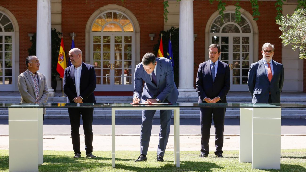 Gobierno y agentes sociales firman el acuerdo de pensiones que garantizará su revalorización con el IPC