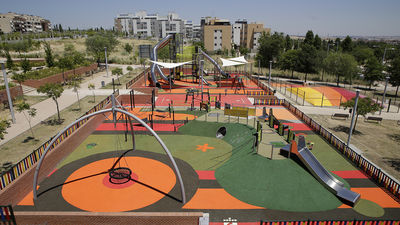 San Sebastián de los Reyes abre dos parques con los toboganes más altos de Madrid y una cama elástica gigante