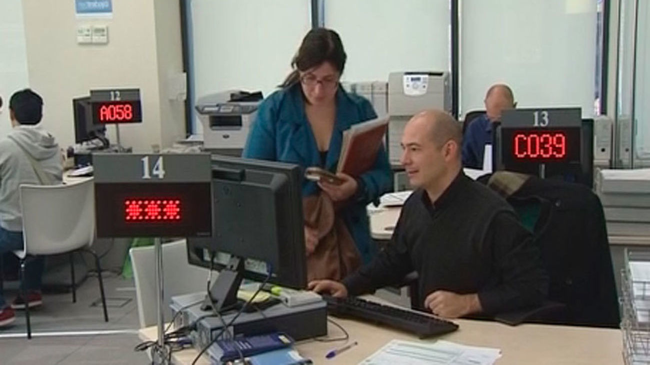 El paro baja en 166.911 personas en junio en España, la mayor caída de la serie histórica