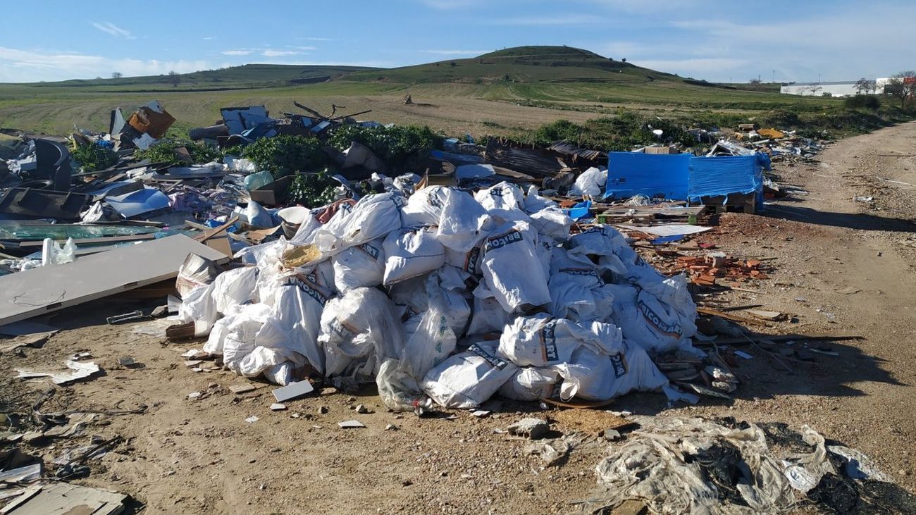 Fuenlabrada pide colaboración de ciudades vecinas para evitar vertidos ilegales en La Cantueña