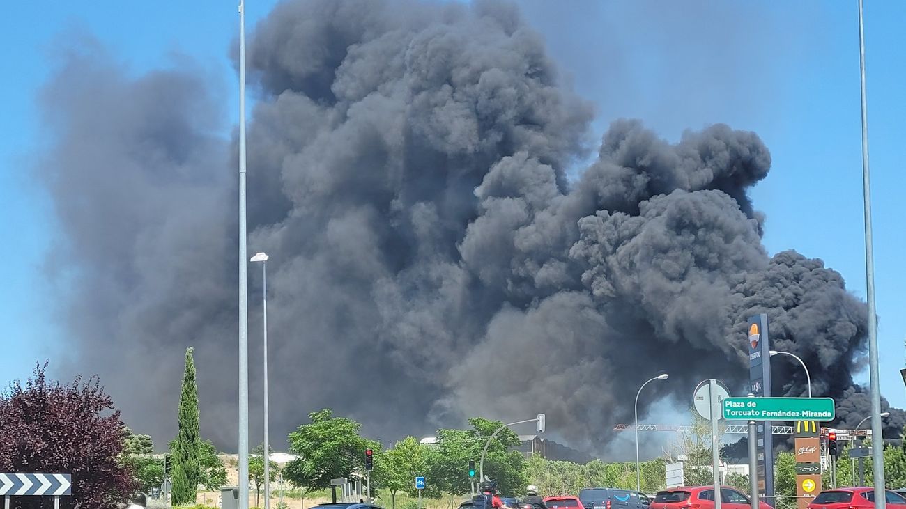 Incendio en un centro comercial en construcción en Mirasierra