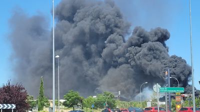 Incendio en un centro comercial en construcción en Mirasierra
