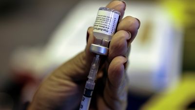 El Corte Inglés, Acciona y Santander vacunan en Madrid contra la covid desde el lunes