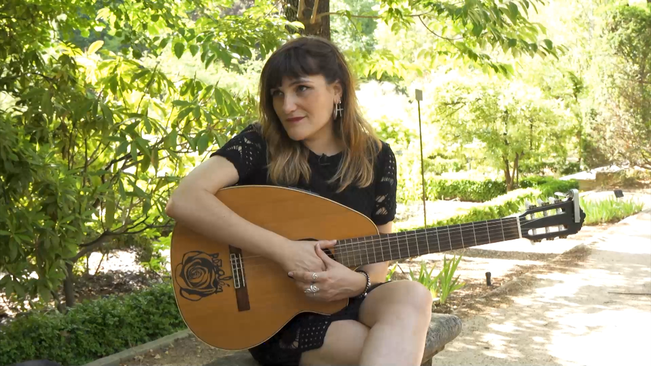 El vínculo, hasta ahora desconocido, que une a Rozalén con José Bono