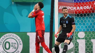 1-1 (1-3). Un heroico Unai Simón da el pase a semifinales en la tanda de penaltis