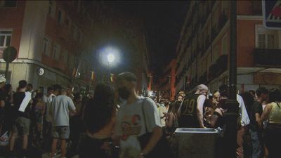 Otra noche de descontrol en las calles de Chueca en las fiestas del  Orgullo
