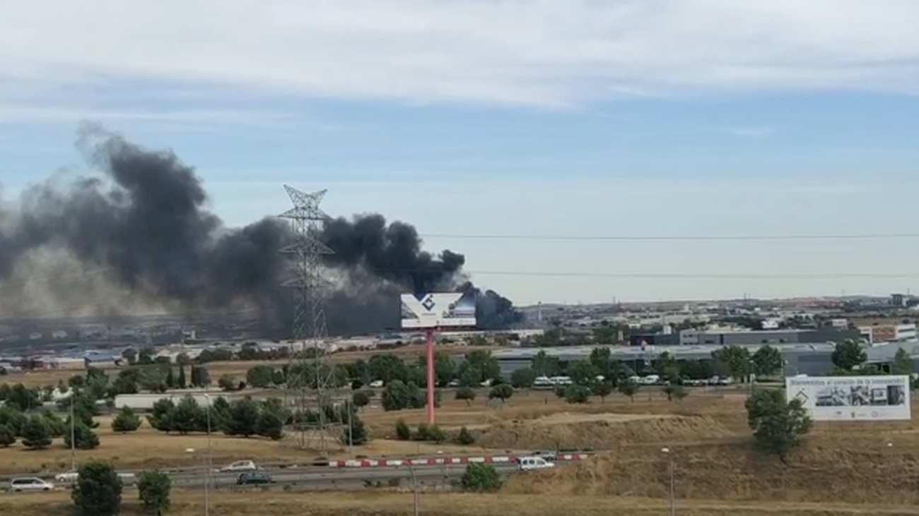 Un incendio en Leganés, tiñe de humo la zona sur de Madrid