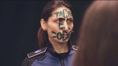 La unidad de Diversidad de la policía patrulla en Chueca durante las fiestas del Orgullo