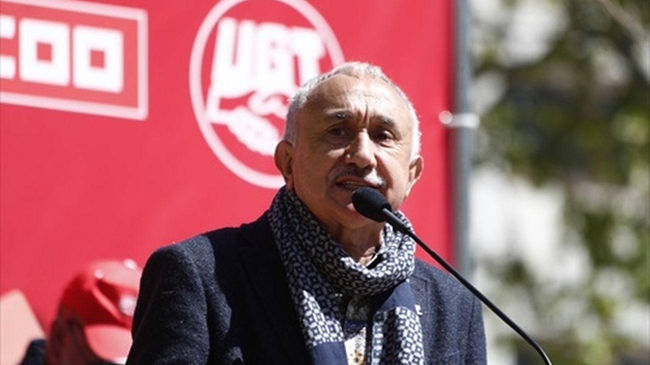 El secretario general de UGT, Pepe Álvarez, interviene en una concentración en abril para pedir la subida del SMI