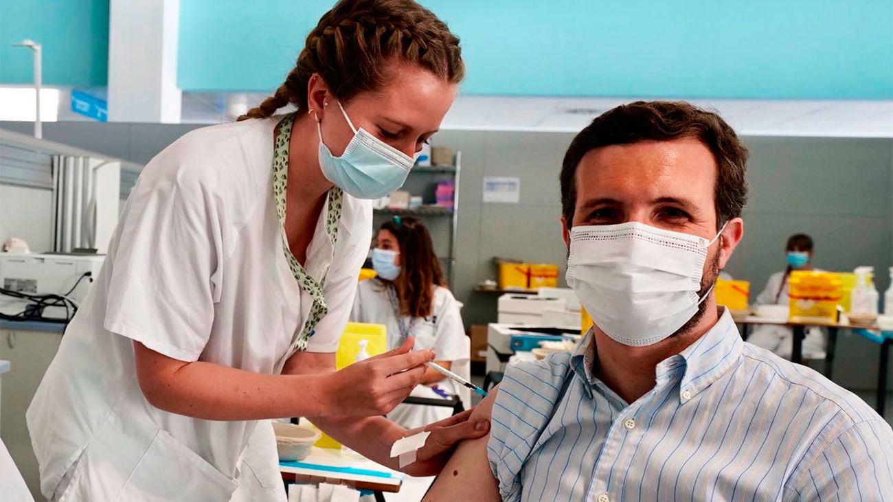 Pablo Casado vacunado contra la Covid-19 en el Hospital Zendal de Madrid
