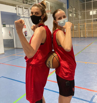 Emma Bezos y su hija Alba / @FBMadrid