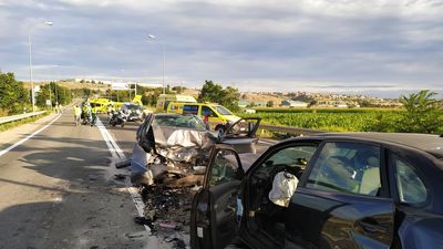 Dos heridos graves en una colisión frontal en la M-305 en Toledo