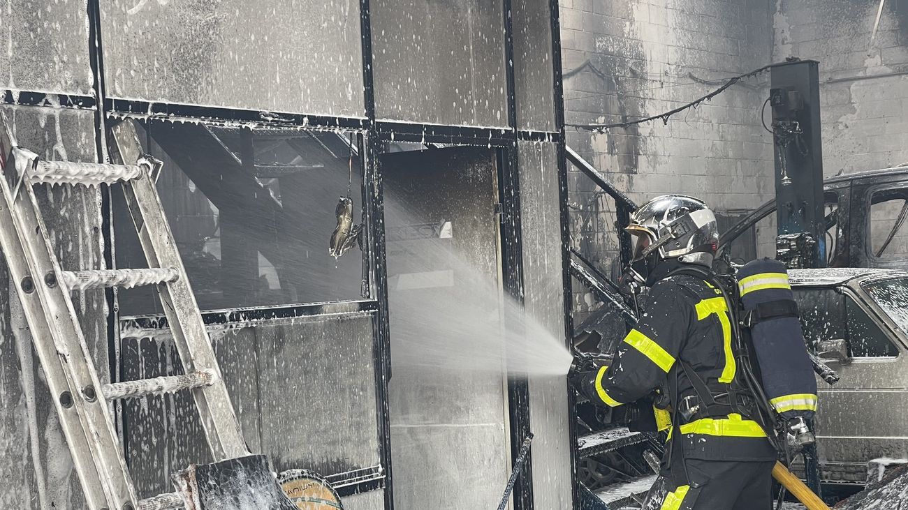 Sofocado un incendio en una nave industrial de Mejorada del Campo