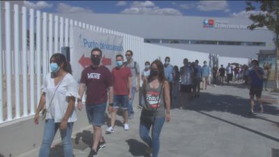 Quejas por las colas y la falta de información en el Zendal