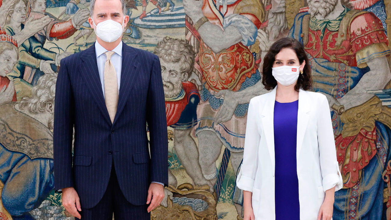 Díaz Ayuso transmite al rey su "máxima lealtad" en una audiencia de dos horas