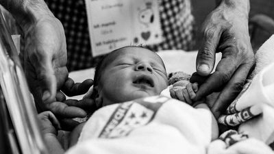 Natalia García, la fotógrafa de bodas que pasó a retratar los días más duros de la pandemia