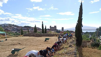 Primera jornada de puertas abiertas de la excavación del Castillo Viejo de Manzanares