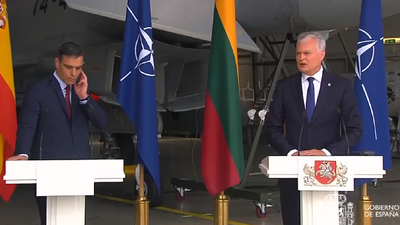 Interrumpida la rueda de prensa de Sánchez en Lituania por una alerta de seguridad