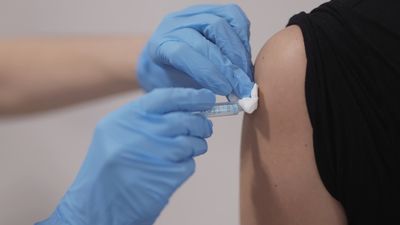 Las dos dosis de Pfizer o AstraZeneca neutralizan la variante Delta