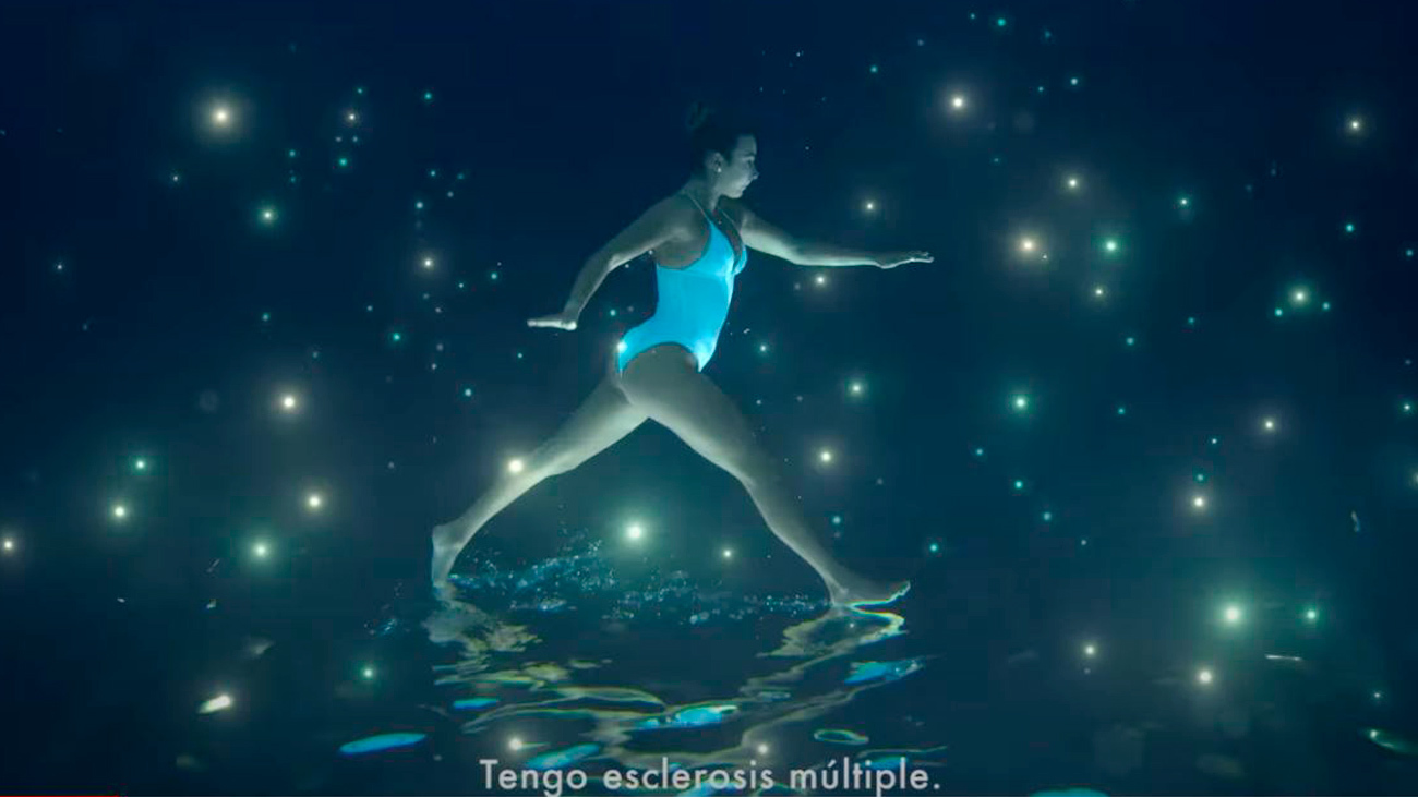 Baños solidarios en Madrid por la Esclerosis múltiple