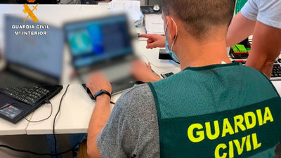 Desarticulan una red de estafas en internet que suplantaba a la DGT y Correos