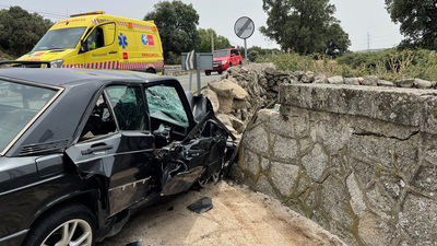 Muere un hombre al empotrarse su vehículo contra un muro en Galapagar