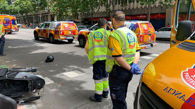 Un motorista grave por un accidente en la calle Velázquez