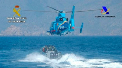Muere un funcionario de Aduanas al caer al mar su helicóptero cuando perseguía a unos narcos en el Estrecho