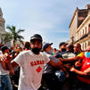 Miles de ciudadanos se lanzan a las calles en varias ciudades de Cuba contra el Gobierno