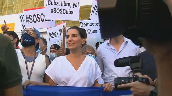 Rocío Monasterio en la concentración ante la embajada cubana en Madrid / REDACCIÓN