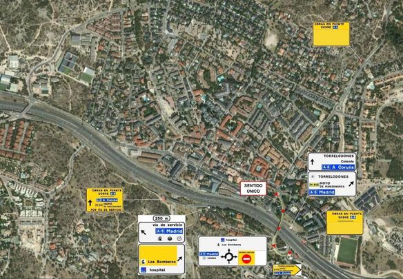 Afecciones al tráfico en la estructura del punto kilométrico 29+100 de la A-6 en Torrelodones / @mitmagob