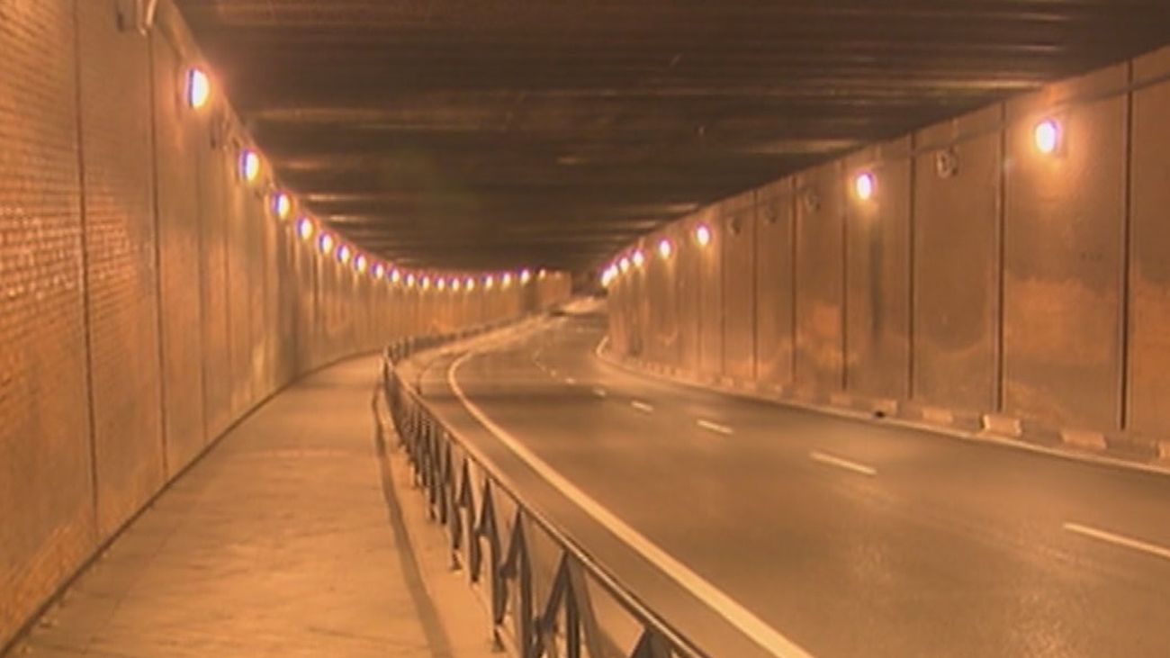 El joven apuñalado en el túnel de la calle Comercio huía de sus agresores