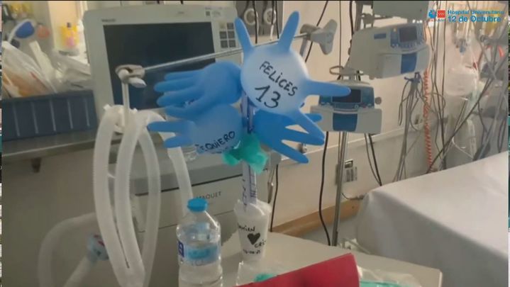 Globos en la UCI, donde Damián celebró su aniversario de bodas / REDACCIÓN