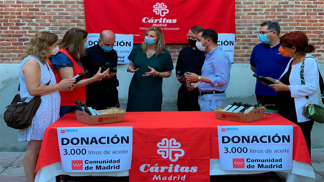 La Comunidad dona a Cáritas 3.000 litros aceite de oliva virgen para su labor social