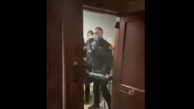 Investigan a doce policías por entrar en un piso de Villaverde durante el estado de alarma