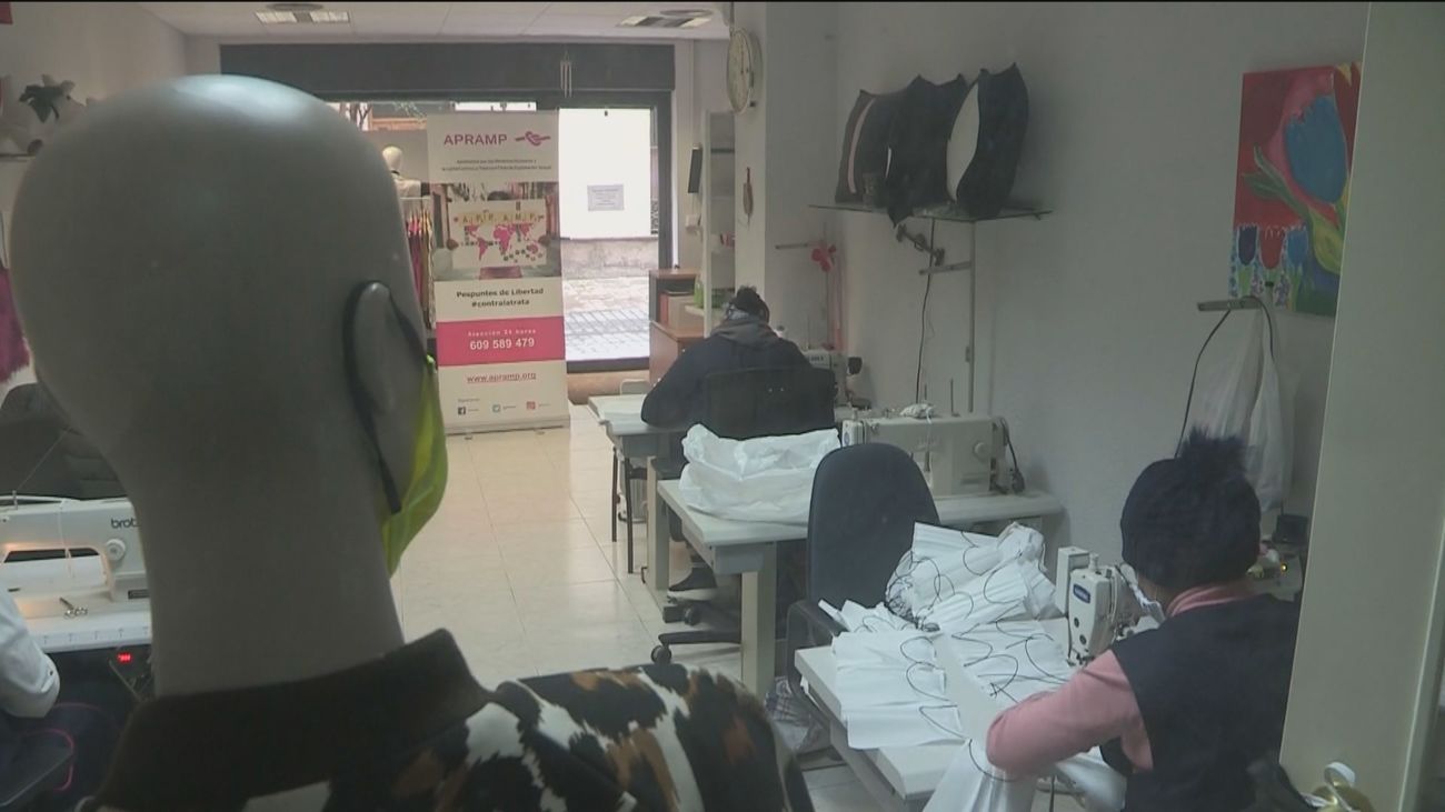 Coser para sobrevivir a la prostitución y a la trata de blancas