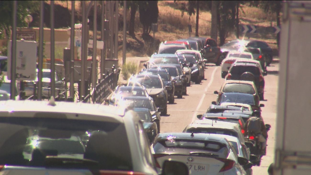 Los vecinos de Campamento, hartos del tráfico de la Carretera de Boadilla