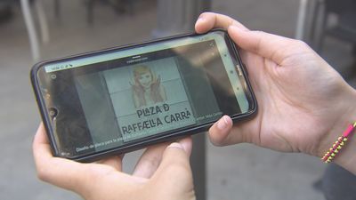 Los vecinos de Chueca, encantados con la nueva plaza Raffaella Carrà
