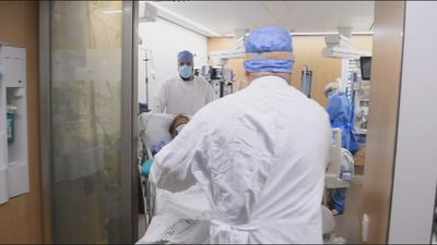 Cataluña registra una nueva víctima joven mientras los contagios siguen disparados