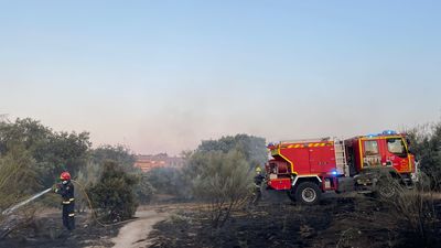 Incendio de pasto en Las Rozas próximo a viviendas y a la Ciudad del Fútbol