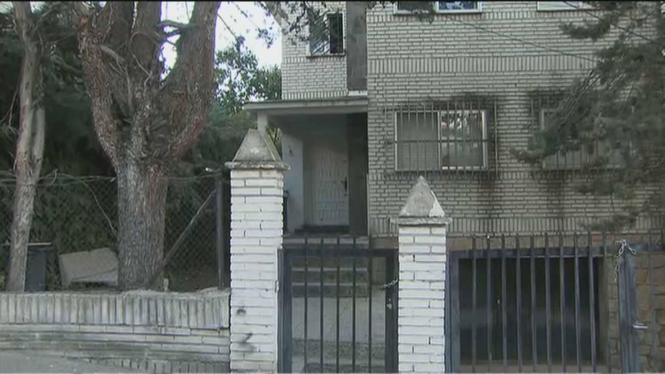 Desesperación vecinal en Las Rozas por la juerga y las fiestas de los okupas de un chalet