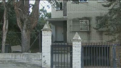 Desesperación vecinal en Las Rozas por la juerga y las fiestas de los okupas de un chalet