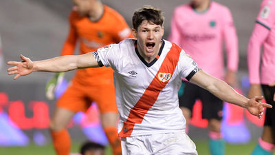 Fran García: "Estoy encantado de seguir en el Rayo"