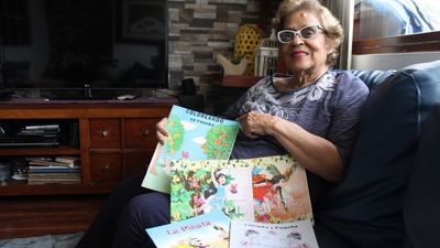 La escritora panameña Hena González, Premio Cervantes Chico 2021