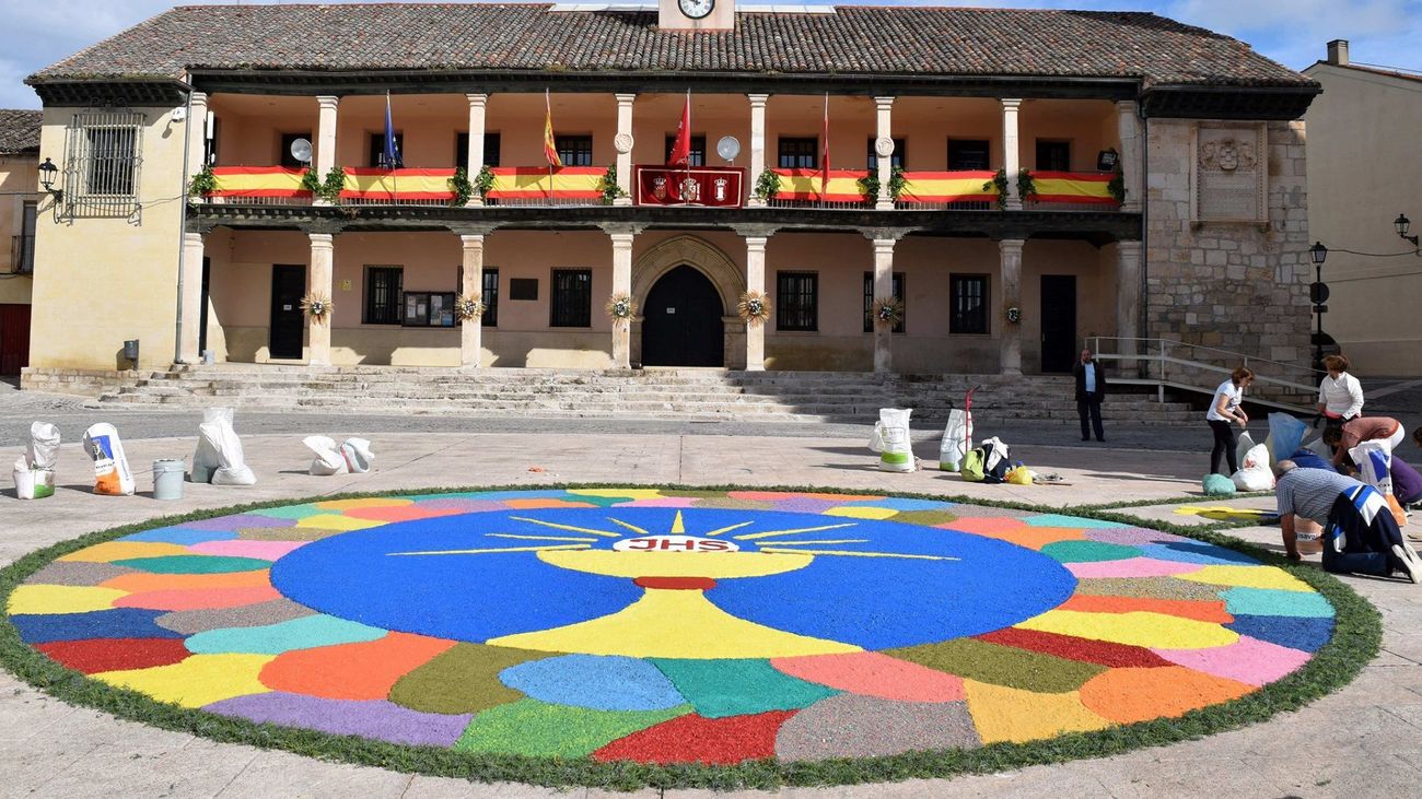 Alfombra creada por vecinos de Torrelaguna con motivo del Corpus