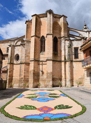 Creación de los vecinos de Torrelaguna a base de ramas de arizónica, sal teñida y café / AYTO TORRELAGUNA