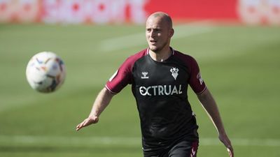 Las peñas del Alcorcón se revelan contra el posible fichaje de Zozulia